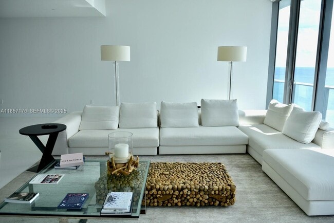 Foto del edificio - 17475 Collins Ave