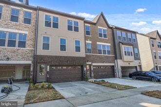 Building Photo - 6947 Gladebrook Rd