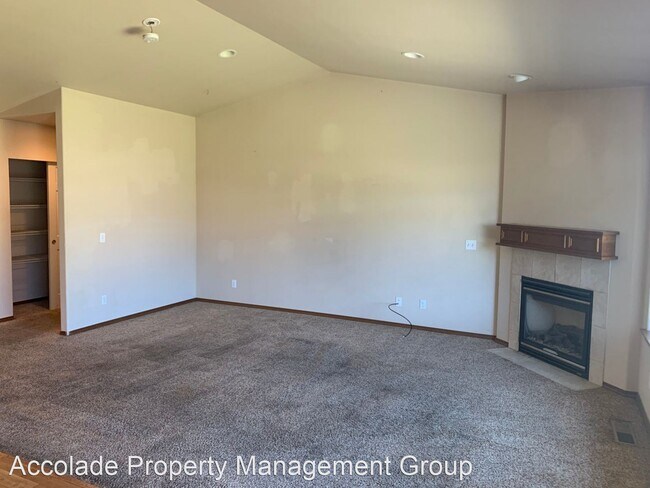 Building Photo - 4 br, 2 bath House - 209 West Maci Court