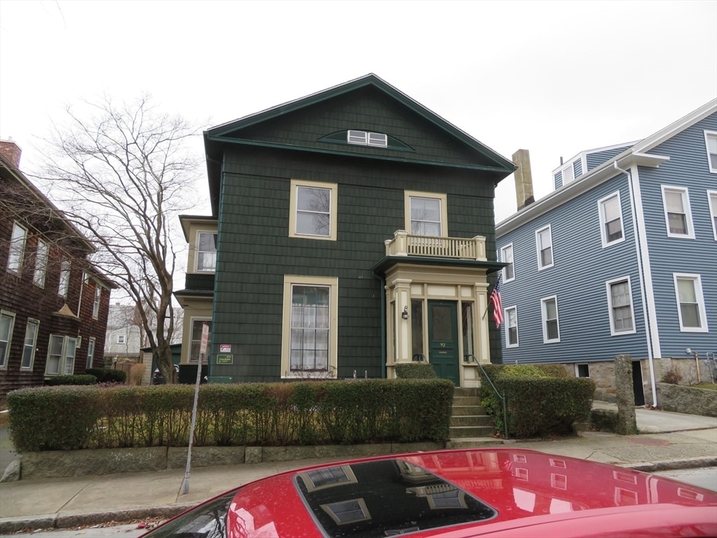 Primary Photo - 92 Hillman St