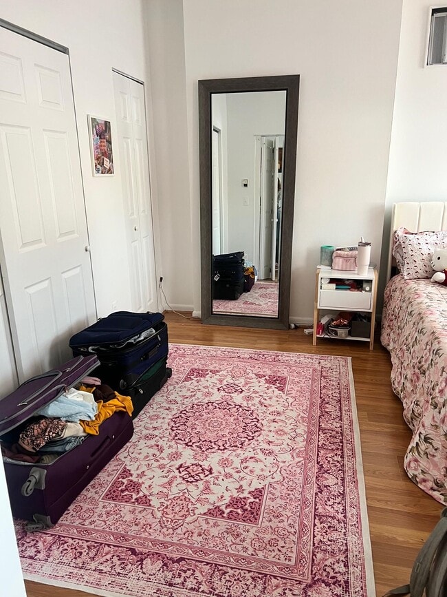 Building Photo - 25 W 8th St