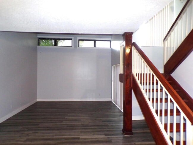 Foto del edificio - 2180 Bayberry Dr