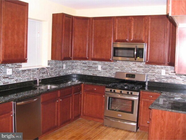 Building Photo - 3049 N 35th St
