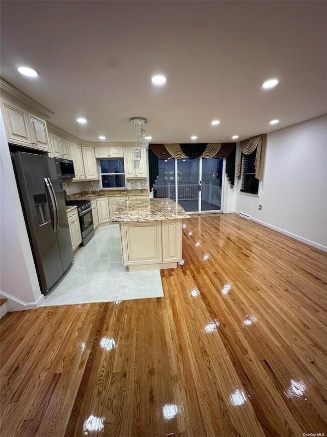 Foto del edificio - 109-15 Ditmars Blvd