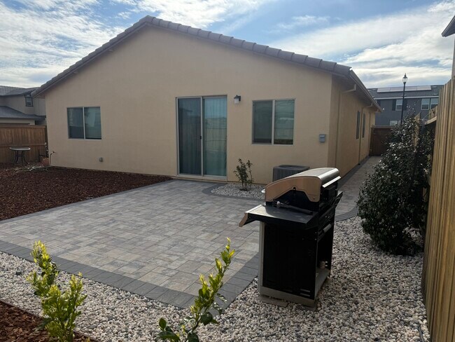 Foto del edificio - 3324 Pruett Dr