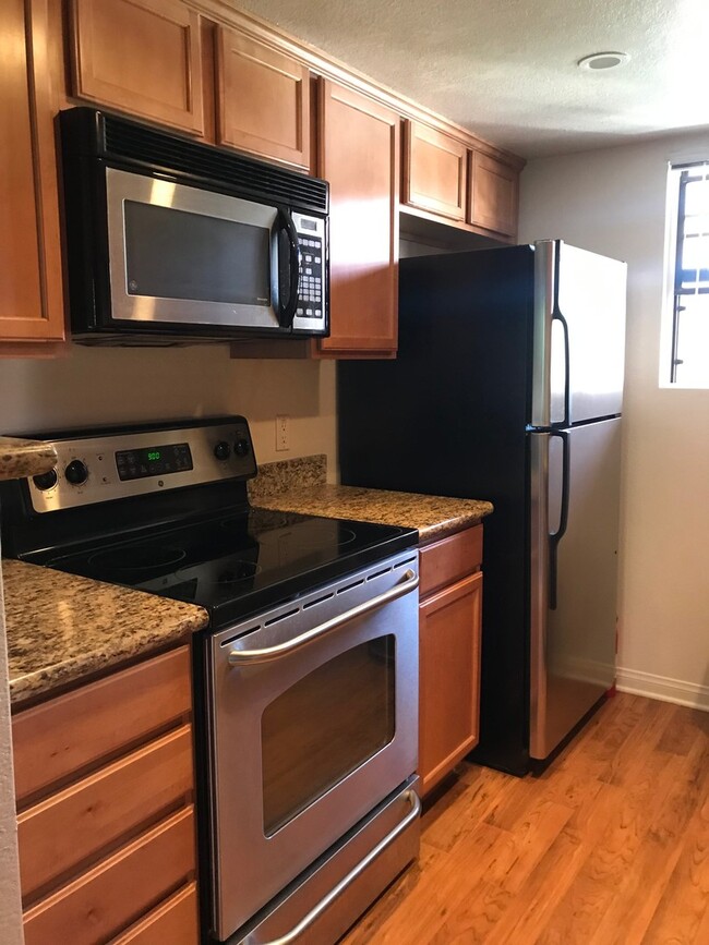 Building Photo - 12055 Alta Carmel Ct