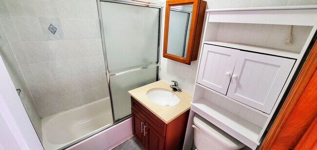 Building Photo - 1457 Dahill Rd