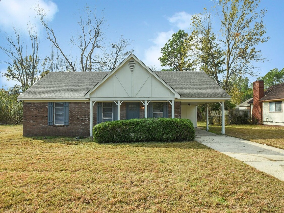 Primary Photo - Fully updated 3 bed, 1.5 bath home with wo...