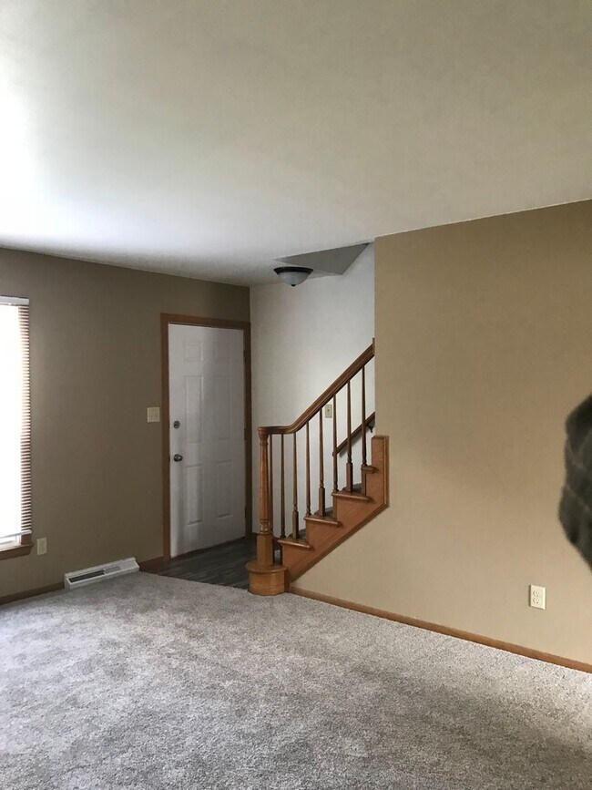 Foto del edificio - 734 Fairwood Dr