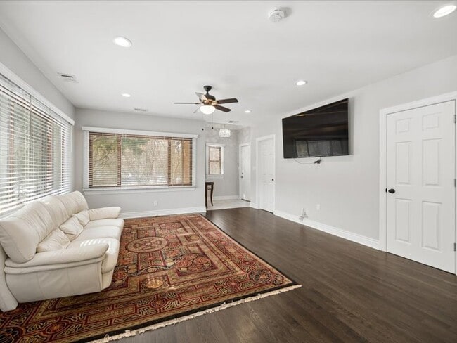 Foto del edificio - 2325 Shady Ln