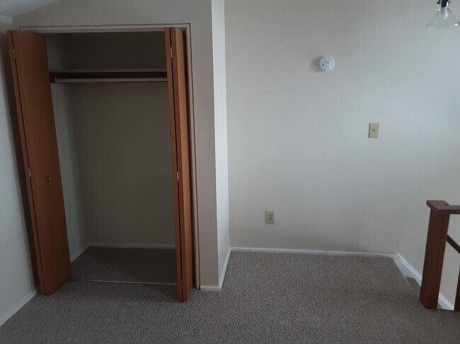 Bedroom closet - 6202 Tennis Ct
