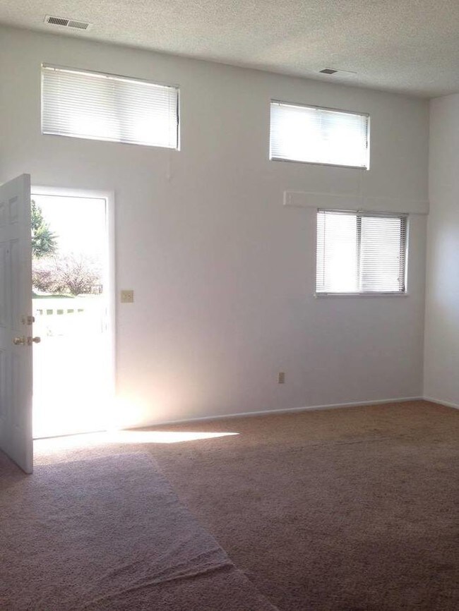 Foto del edificio - 2 bed, 1 bath Apartment