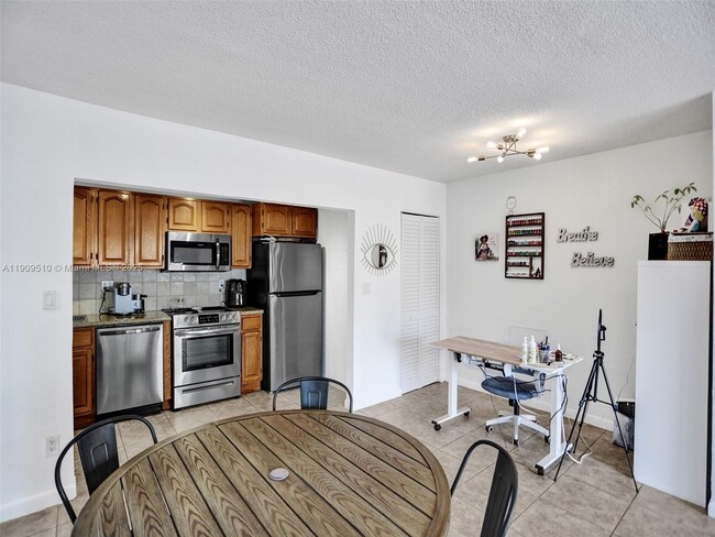 Foto del edificio - 4154 NW 79th Ave