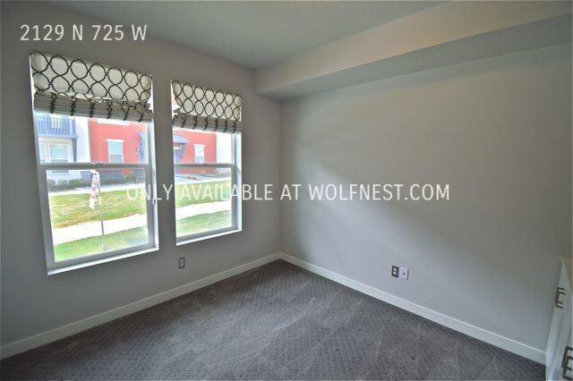 Building Photo - Stunning 3 Bedroom Layton Townhome! No Dep...
