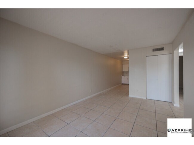 Foto del edificio - Charming 2/1 Mesa 4-Plex Unit!