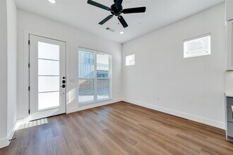 Building Photo - 1601 Mustang Dr