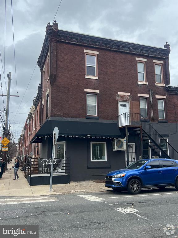 Building Photo - 1901 N Howard St