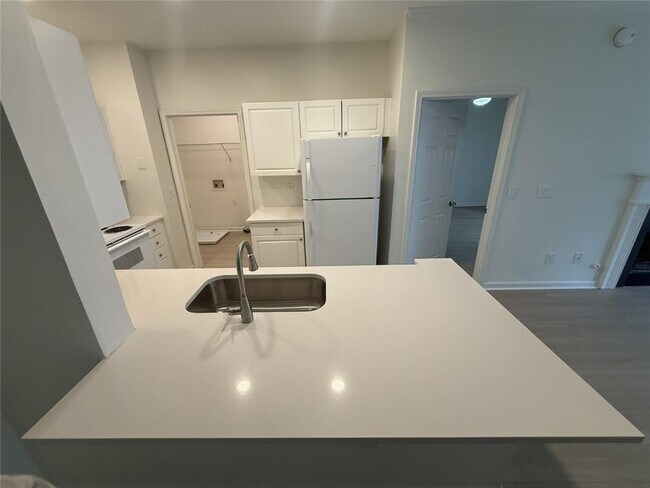 Building Photo - 411 Spring Heights Ln