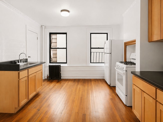 Building Photo - 258 10th Ave