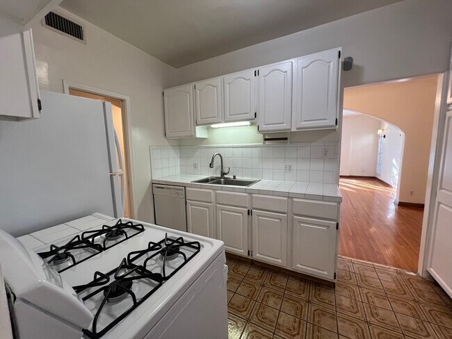 Kitchen - 434 S Maple Dr