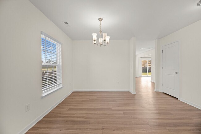 Foto del edificio - Lake View Four Bedroom 2.5 Bath Home