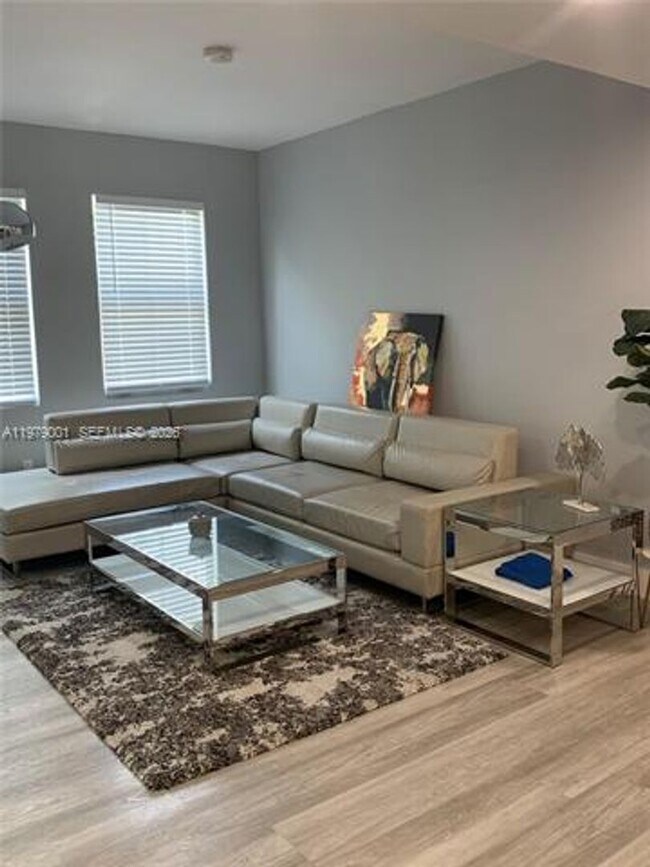 Foto del edificio - 10902 NW 83rd St