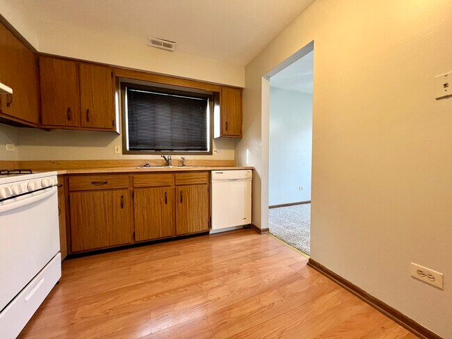 Building Photo - 15824 Peggy Ln