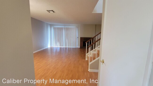 Building Photo - 2 br, 1.5 bath House - 8762 1/2 Pinecrest ...