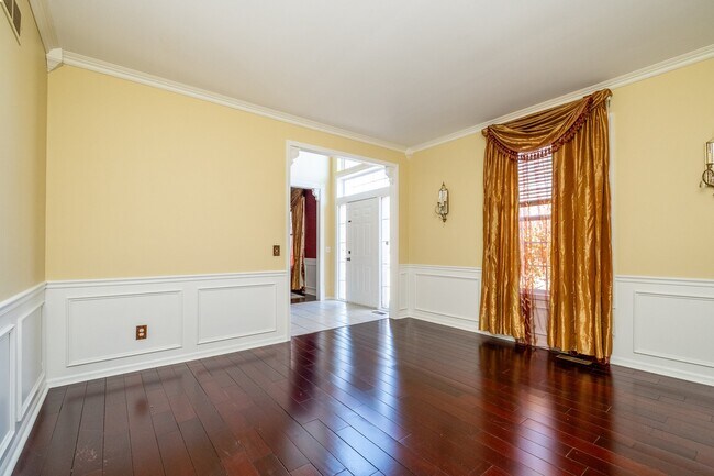 Foto del edificio - 466 Ivy Ln