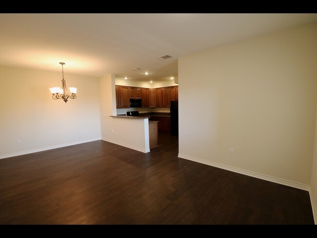 Foto del edificio - 600 S Riverside Ave