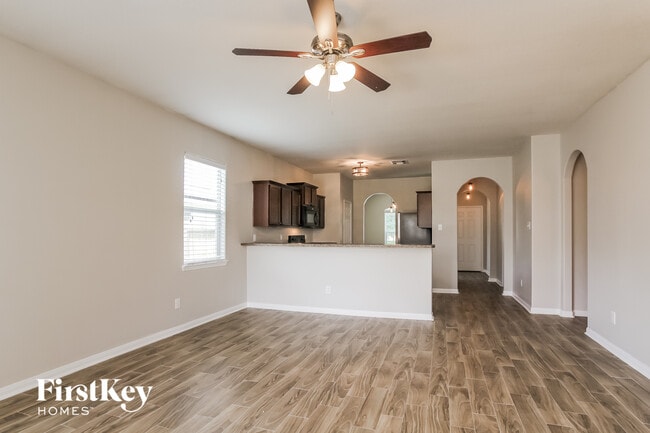 Building Photo - 5623 That Way