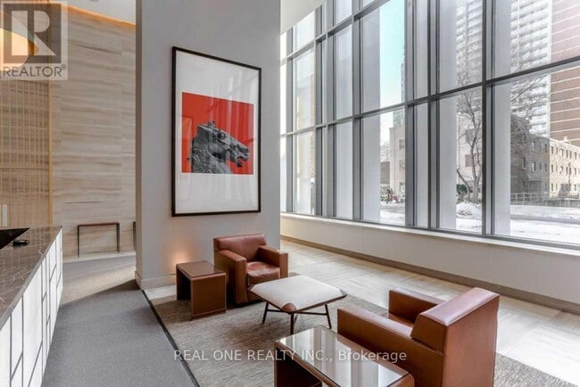 Photo du bâtiment - 50A-1750 Charles St E