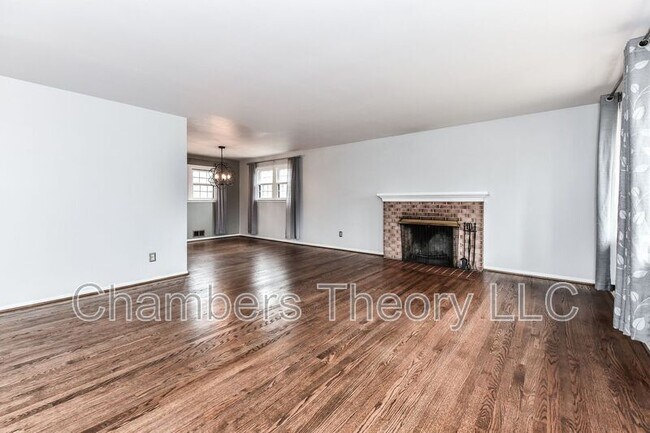 Foto del edificio - 5508 Inverchapel Rd