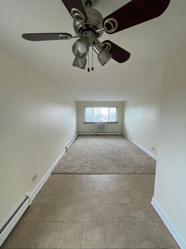 Building Photo - One-bedroom in North Shore Apartments is r...