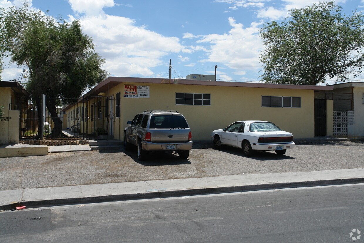 Primary Photo - 2014 Sunrise Ave