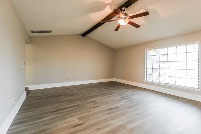 Building Photo - 2917 Greenfield Dr