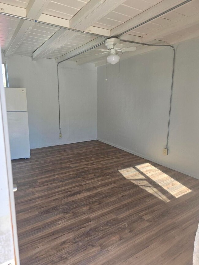 Building Photo - 2309 S 4th Ave