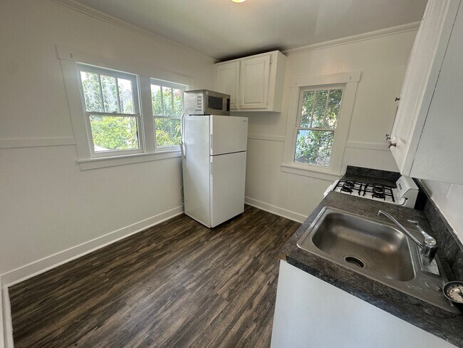 Foto del edificio - 229 NE 56th St