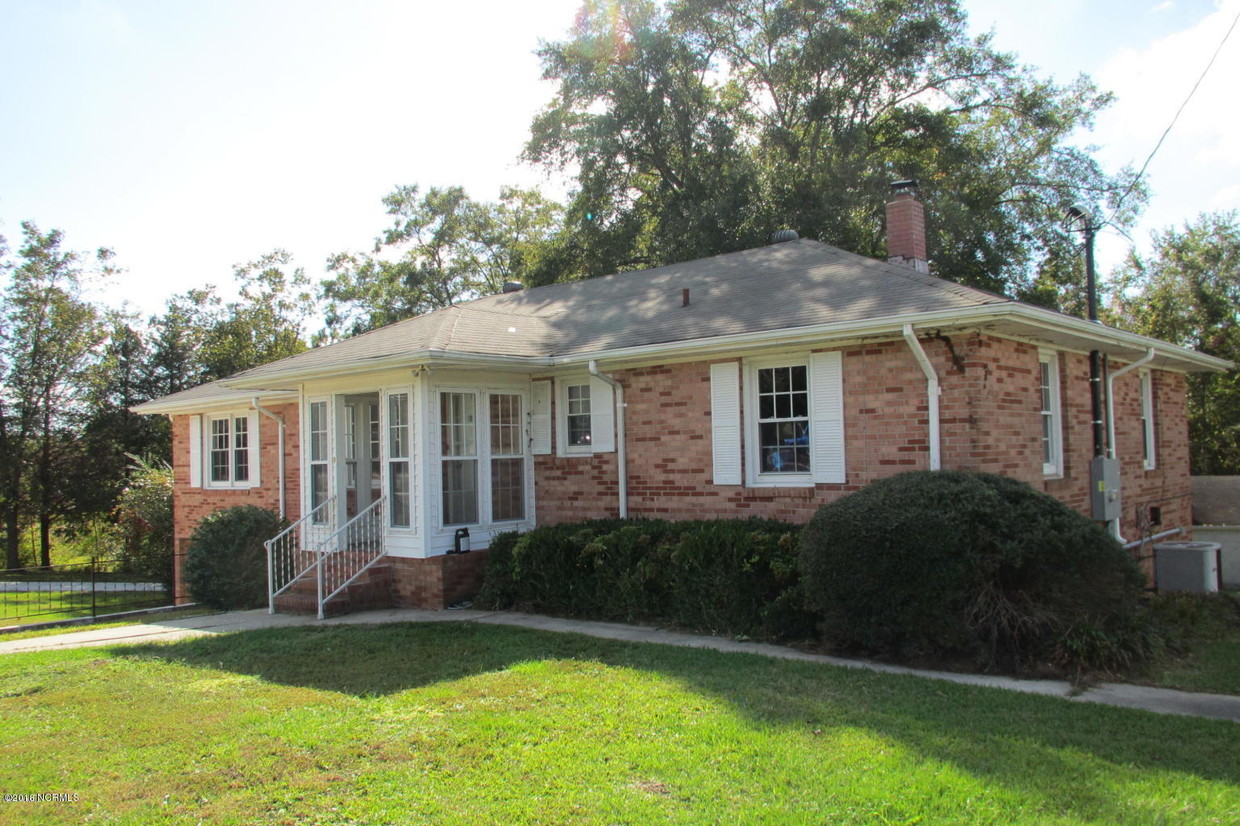 Primary Photo - 1764 Piney Green Rd