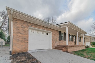 Building Photo - 7707 Windsong Rd