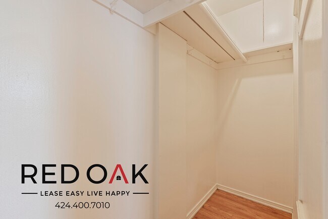 Foto del edificio - ~1 Month FREE~ Stunning, Sun-Filled, One B...