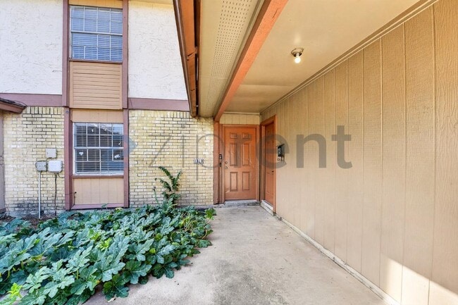 Building Photo - 1018 Plover Ln