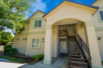 Building Photo - 10041 W Garverdale Ln
