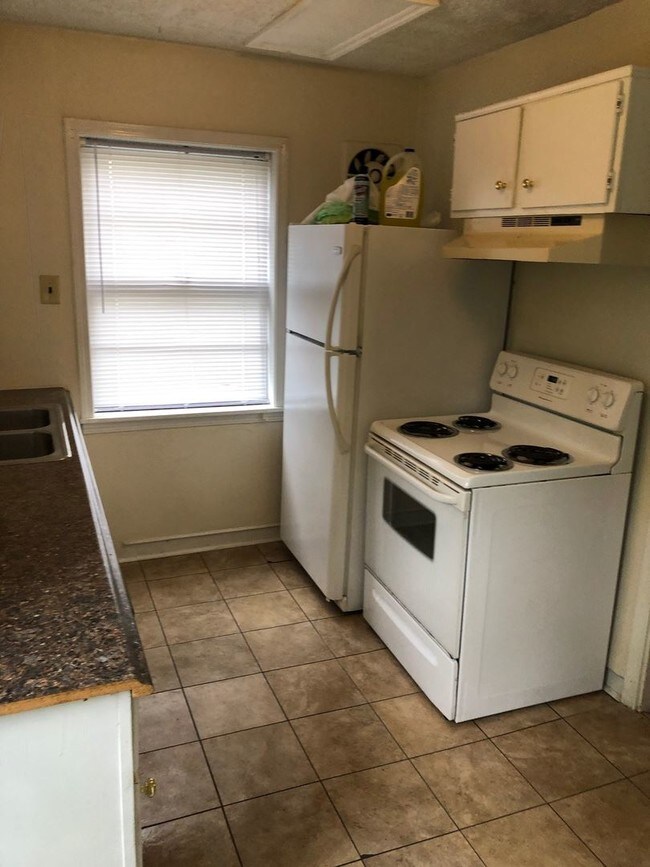 Building Photo - 2 br, 1 bath House - 127 S. ARBOR PARK