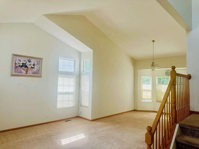 Building Photo - 360 Thomas Dr