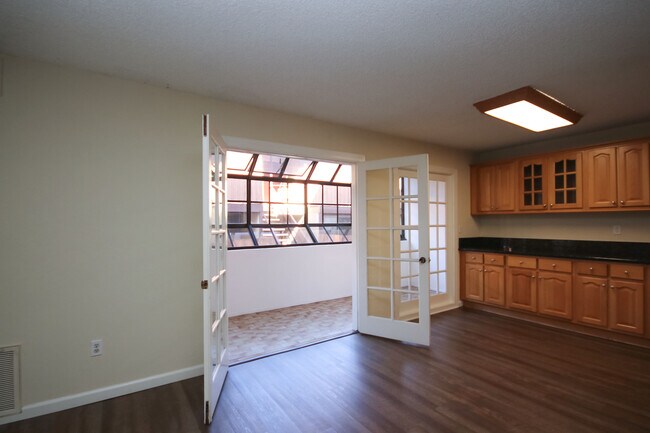 Building Photo - 339 S Catalina Ave