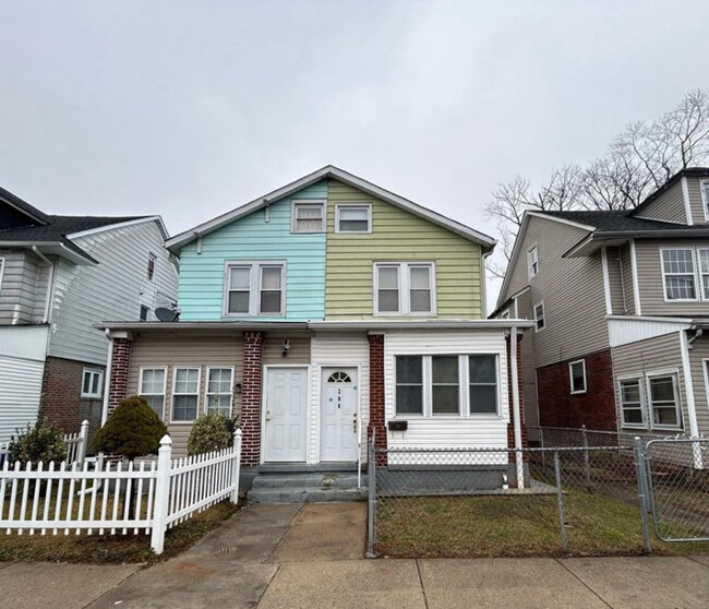 Building Photo - 206 Woodlawn Ave