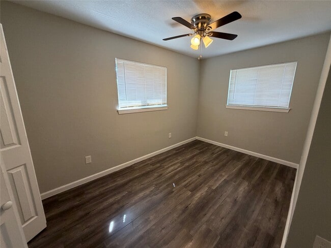 Foto del edificio - 14830 Hiram Clarke Rd