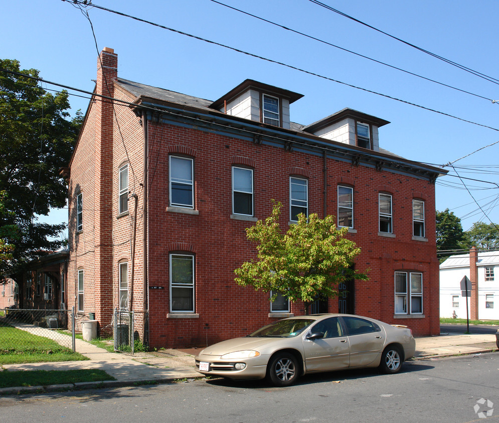 Building Photo - 301-303 William St