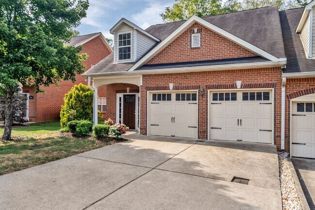 Foto del edificio - Rare Find!   3BR/2.5BA End-Unit Townhouse ...